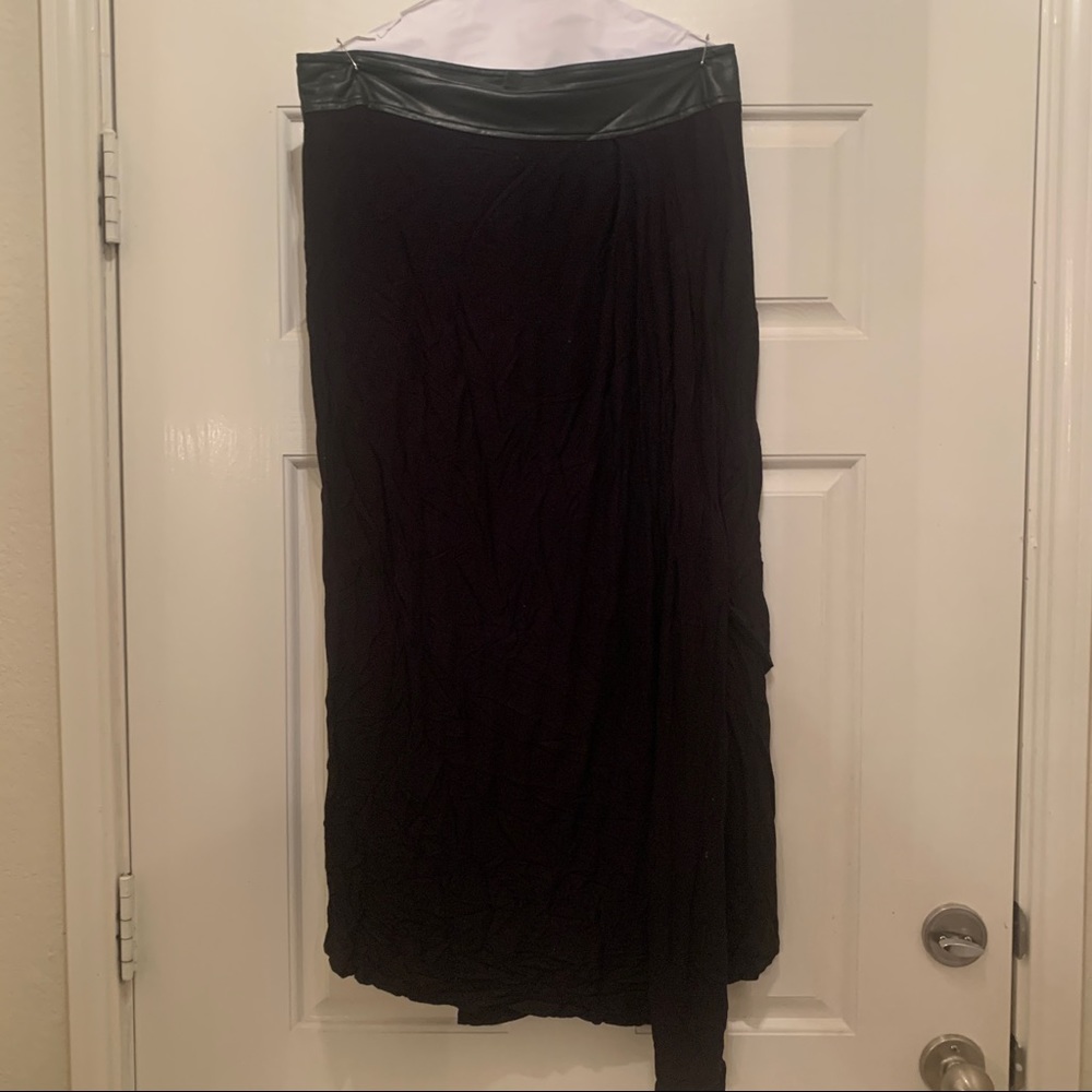 6th & Lane Black Leather Waistband Skirt